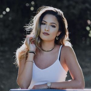 Meet your Posher, Corrina